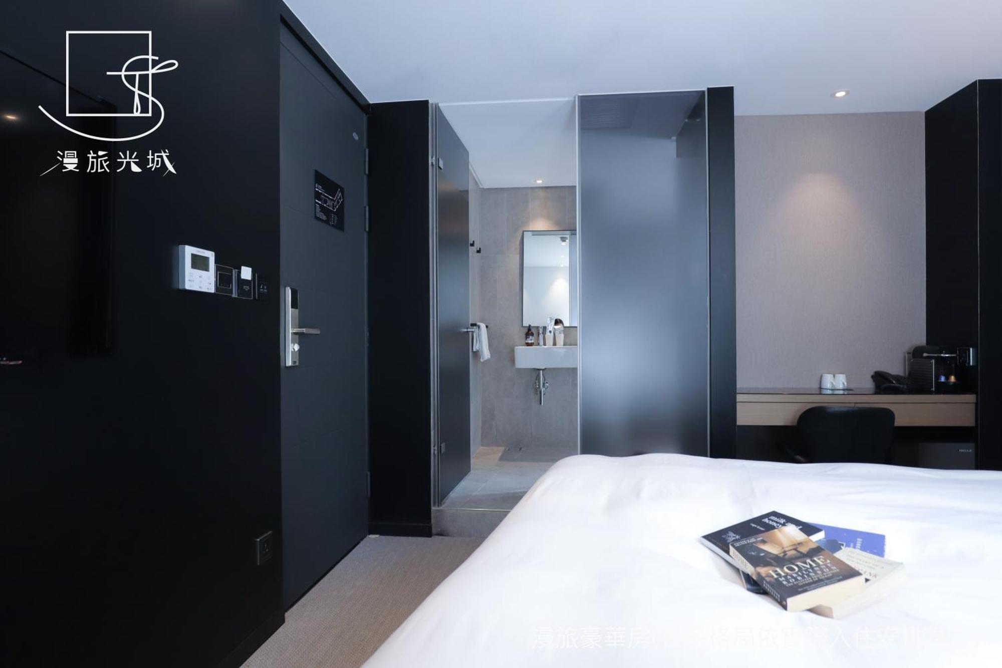 Slow Town Hotel-Glowing Тайчжун Номер фото